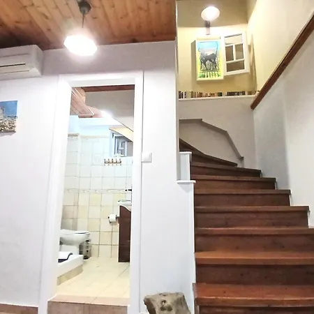 דירה Hellenes House