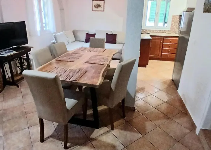 Apartment Hellenes House *